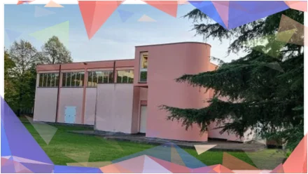 alt="palestra Pila vista dall'esterno."